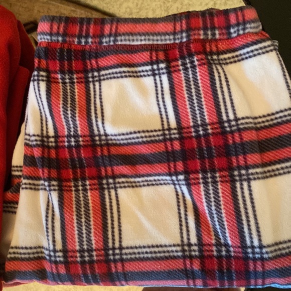 Pajamagram sz LG Her pajamas festive and warm. Like new red/plaid - Picture 5 of 6